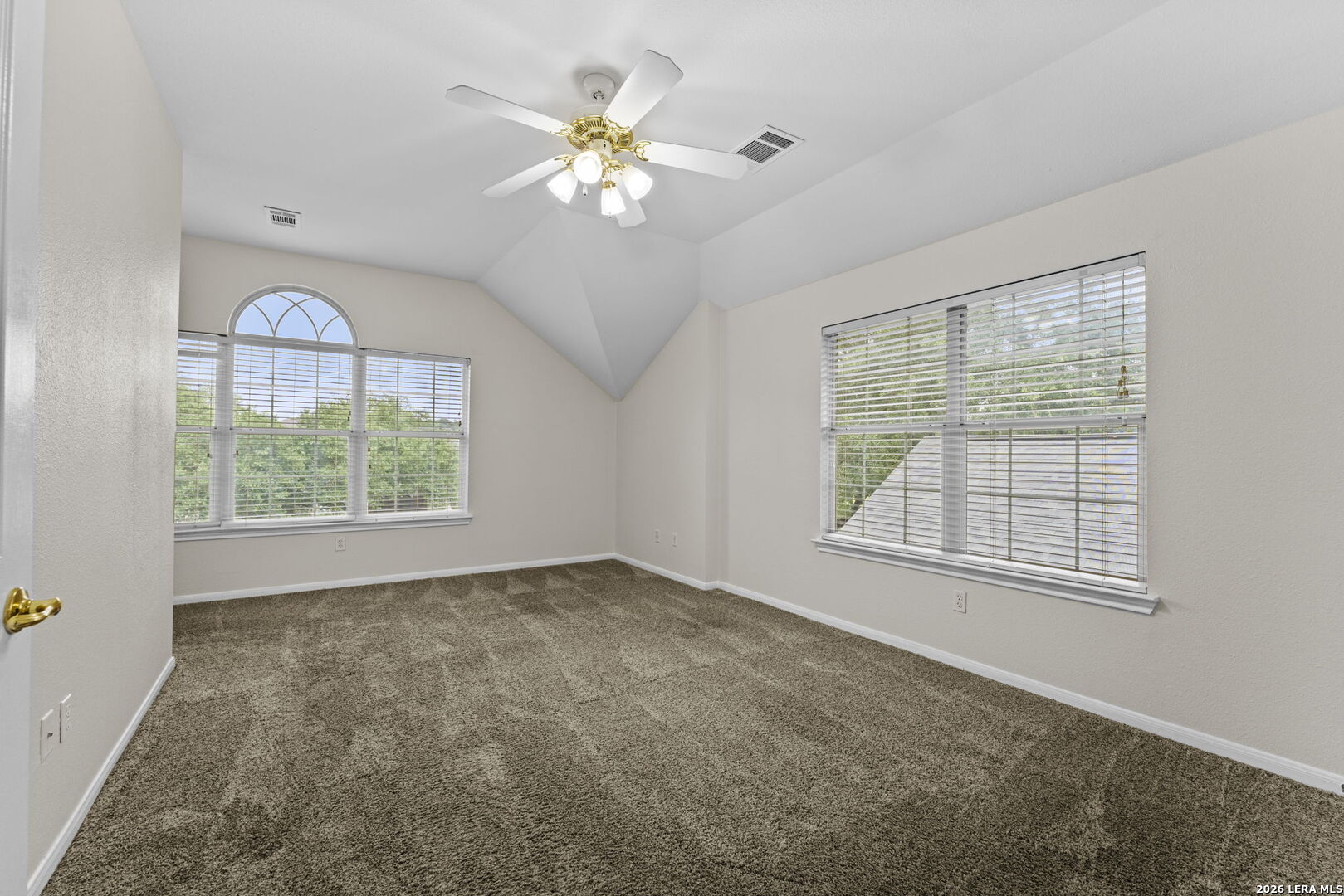 906 Elkins Lake San Antonio TX 78260