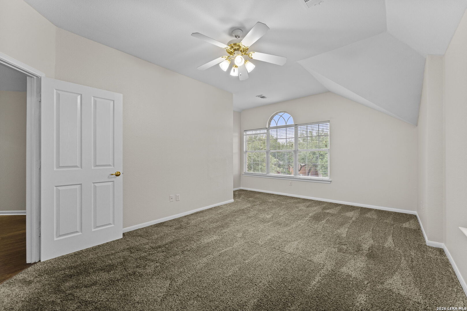 906 Elkins Lake San Antonio TX 78260