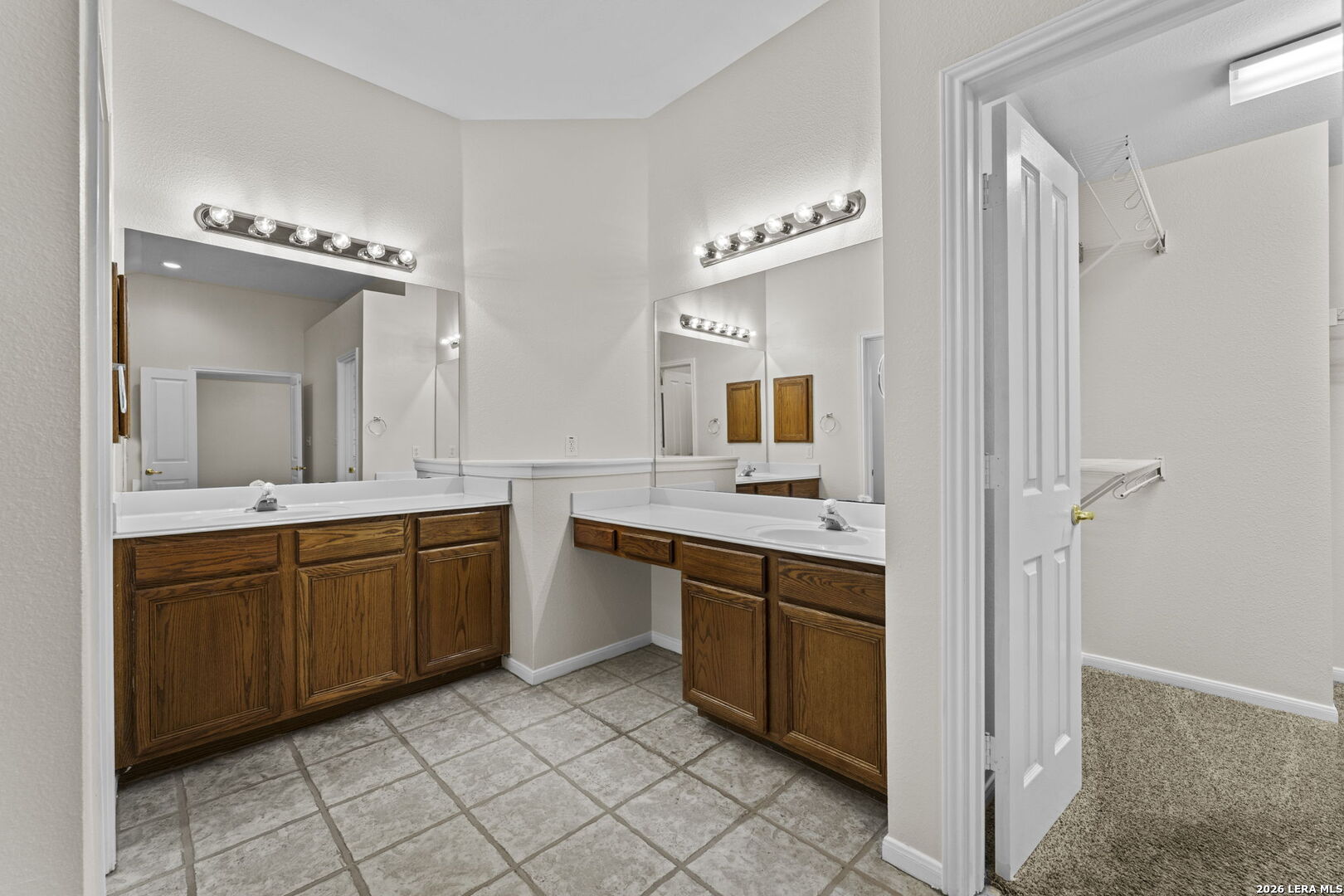 906 Elkins Lake San Antonio TX 78260