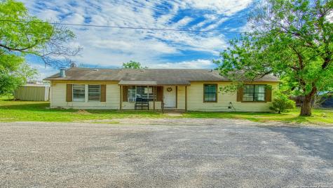 1412 9th Street Floresville TX 78114