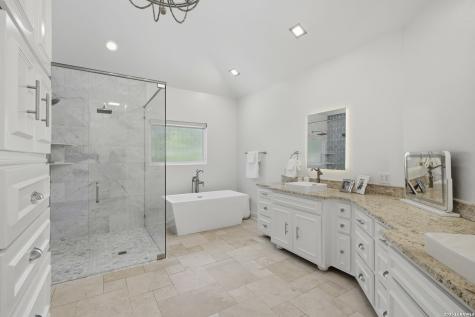 9 Vineyard Drive San Antonio TX 78257