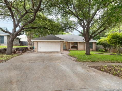 11600 Forest Pond Live Oak TX 78233