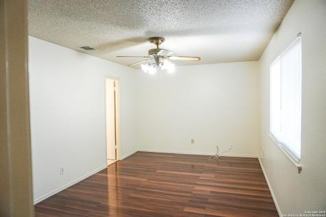 189 Meadowland Universal City TX 78148