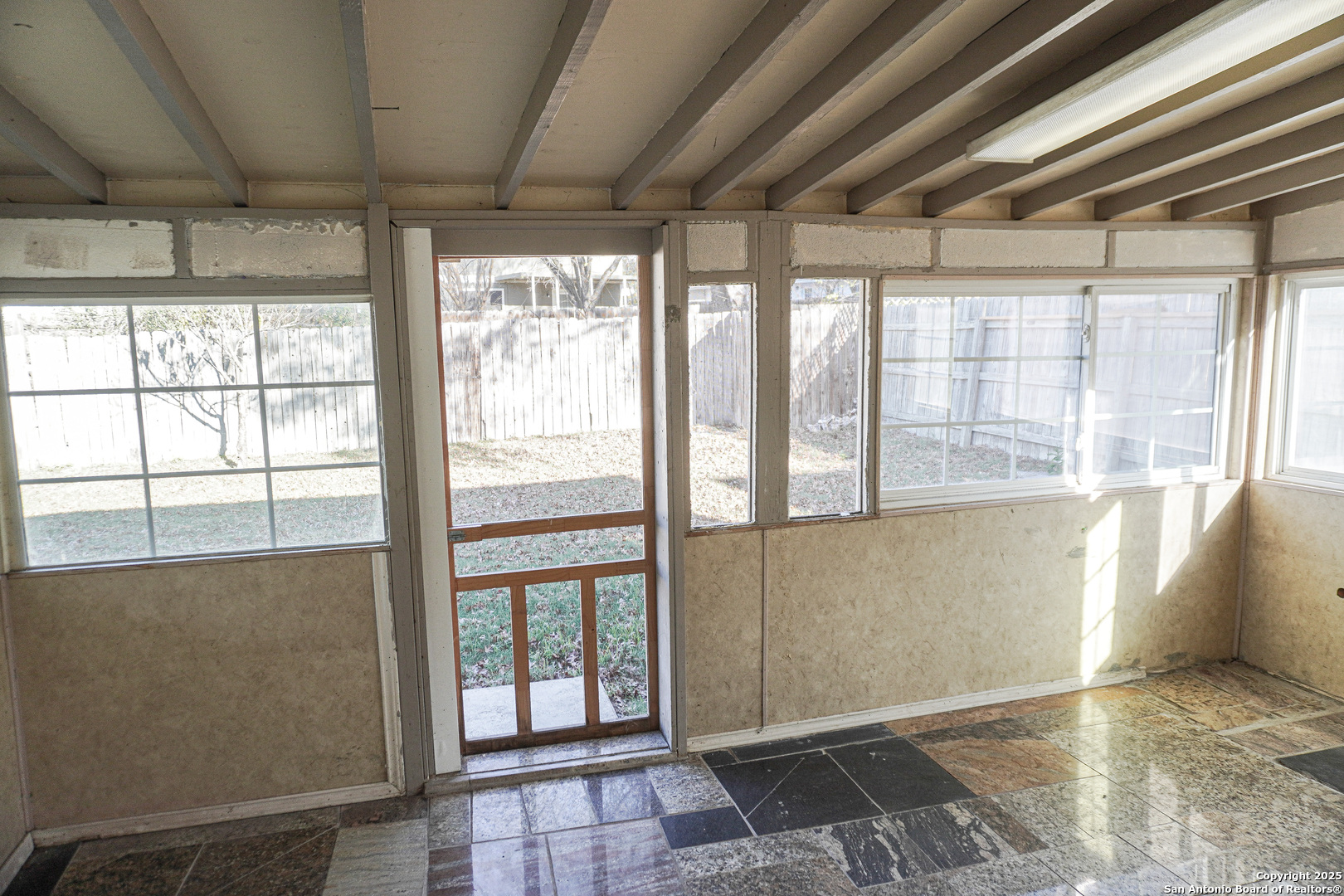189 Meadowland Universal City TX 78148