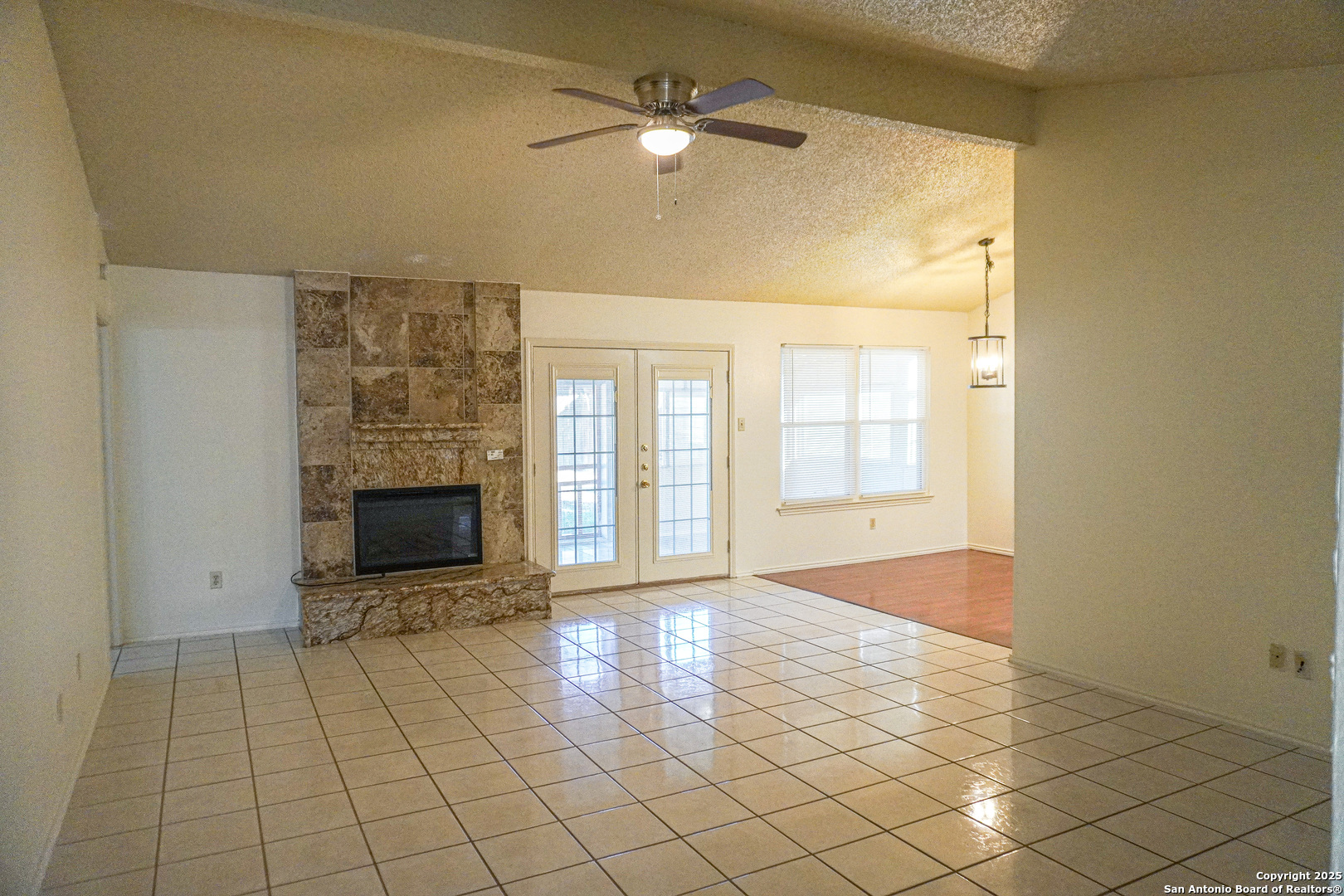 189 Meadowland Universal City TX 78148