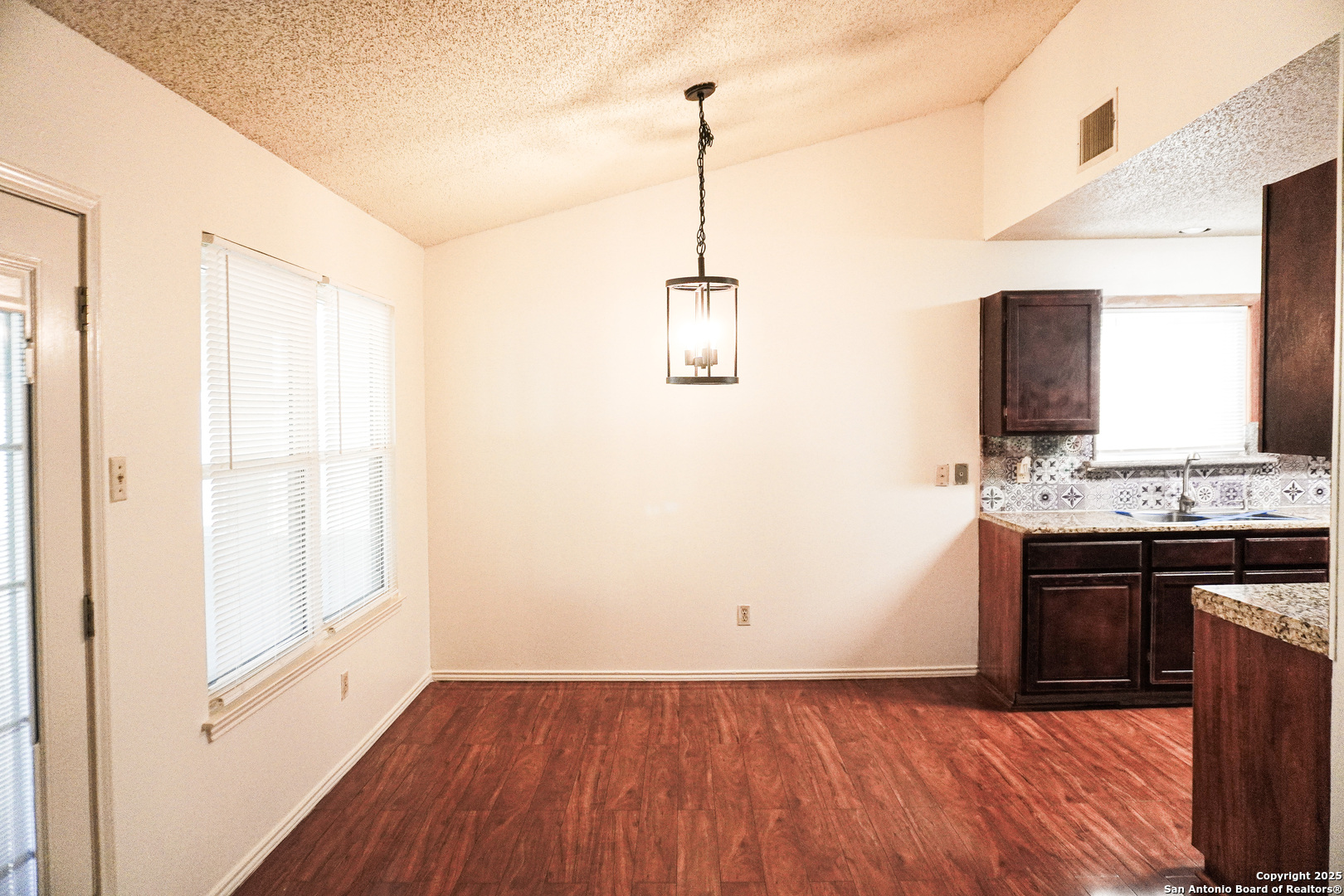 189 Meadowland Universal City TX 78148