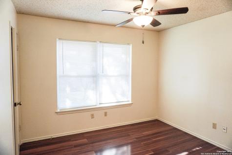 189 Meadowland Universal City TX 78148