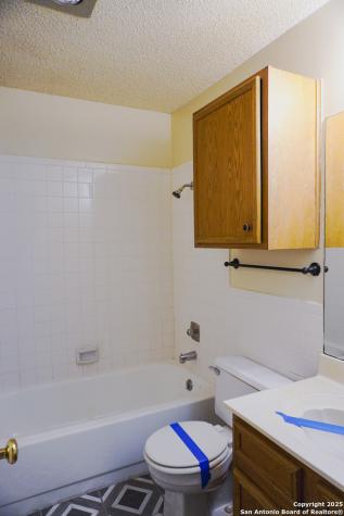 189 Meadowland Universal City TX 78148