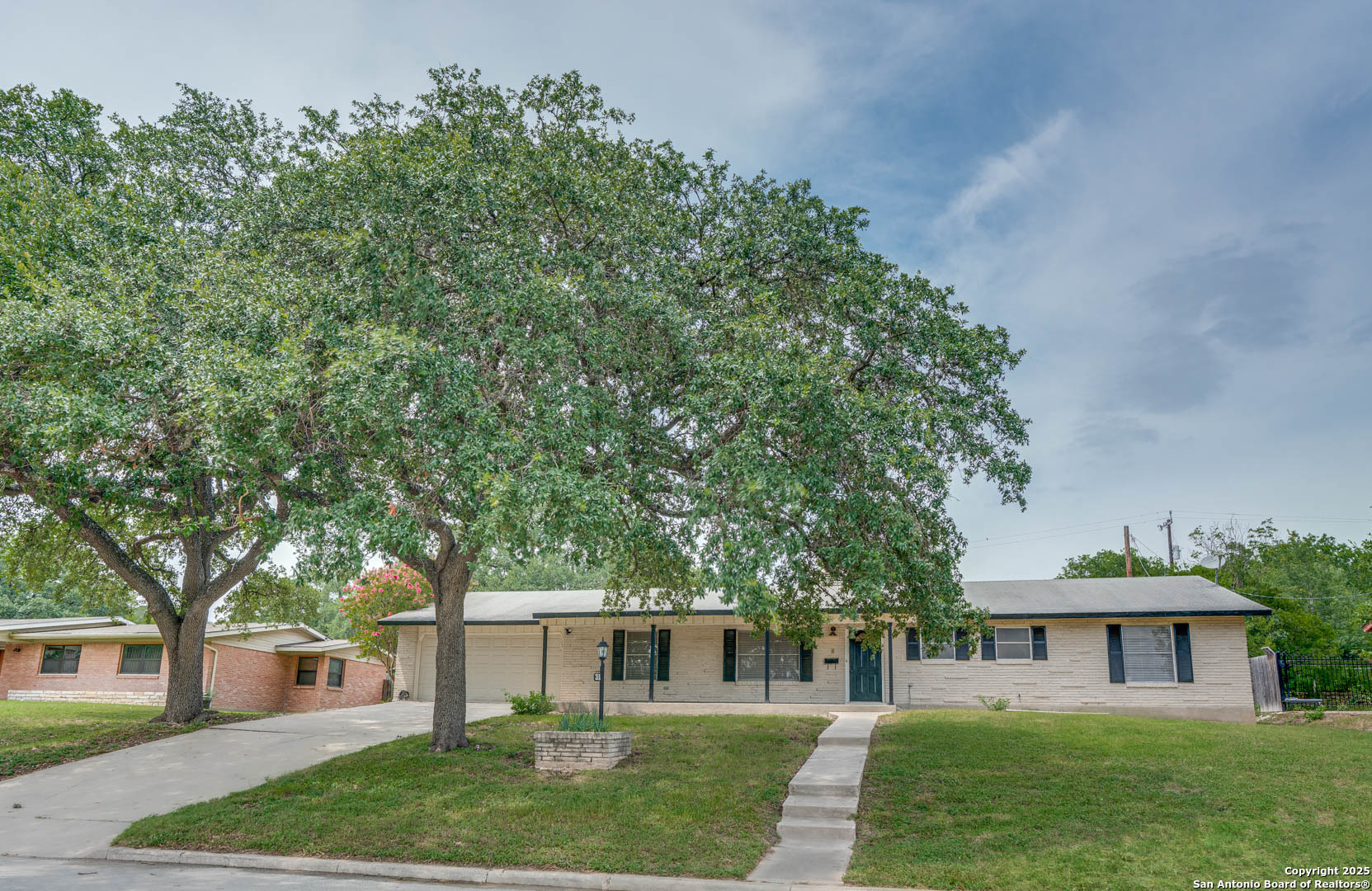 211 E Woodlake San Antonio TX 78229