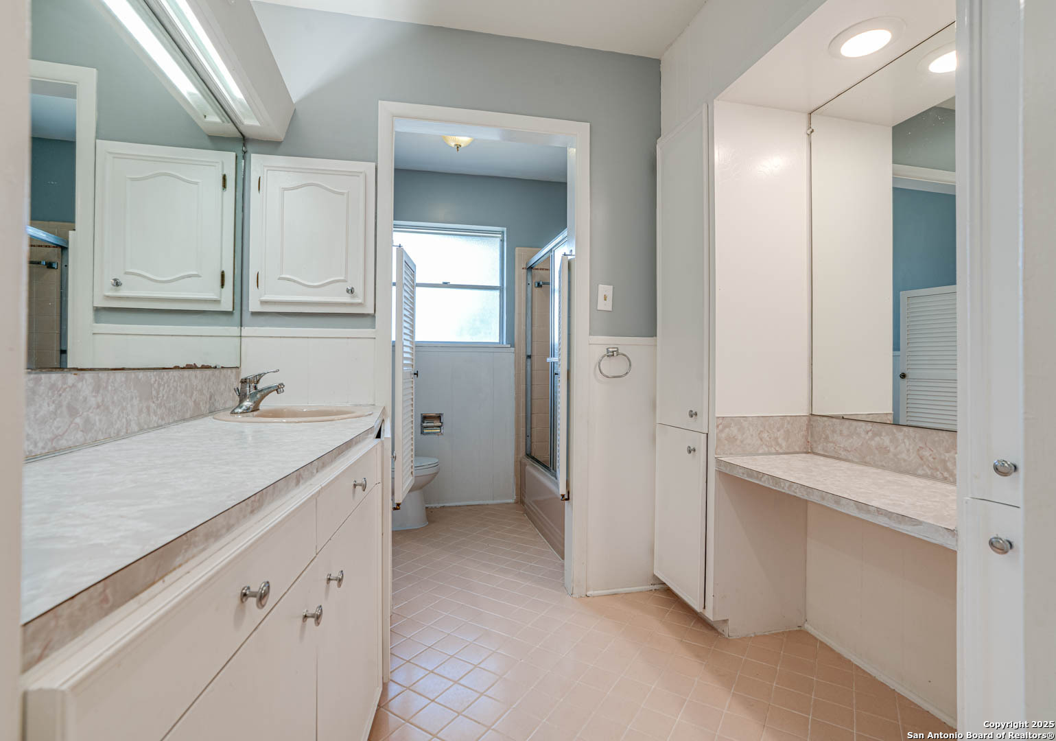 211 E Woodlake San Antonio TX 78229