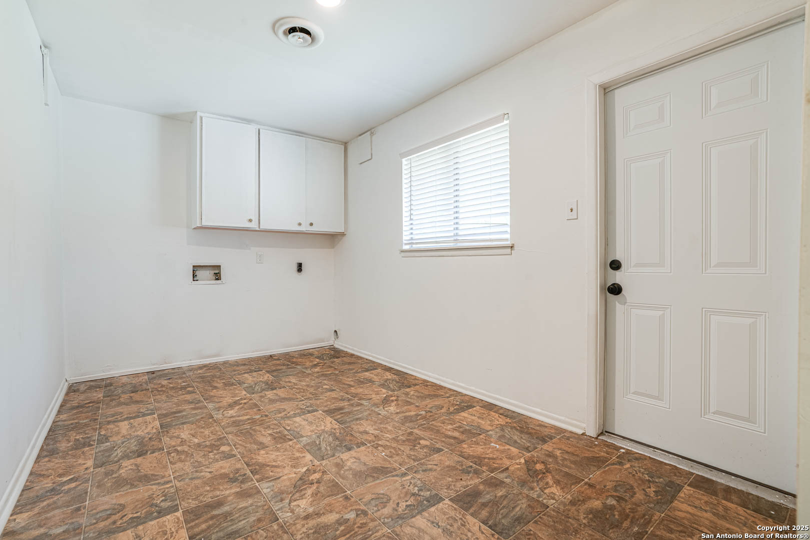 211 E Woodlake San Antonio TX 78229