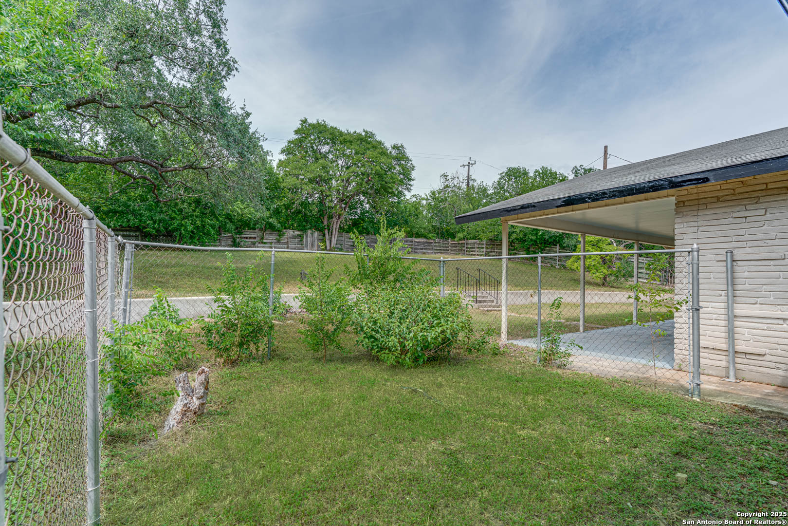 211 E Woodlake San Antonio TX 78229