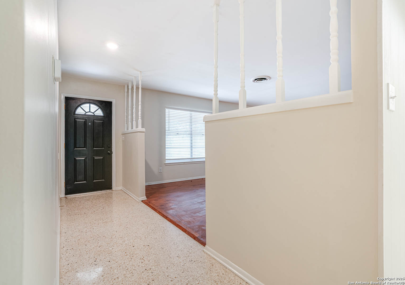 211 E Woodlake San Antonio TX 78229