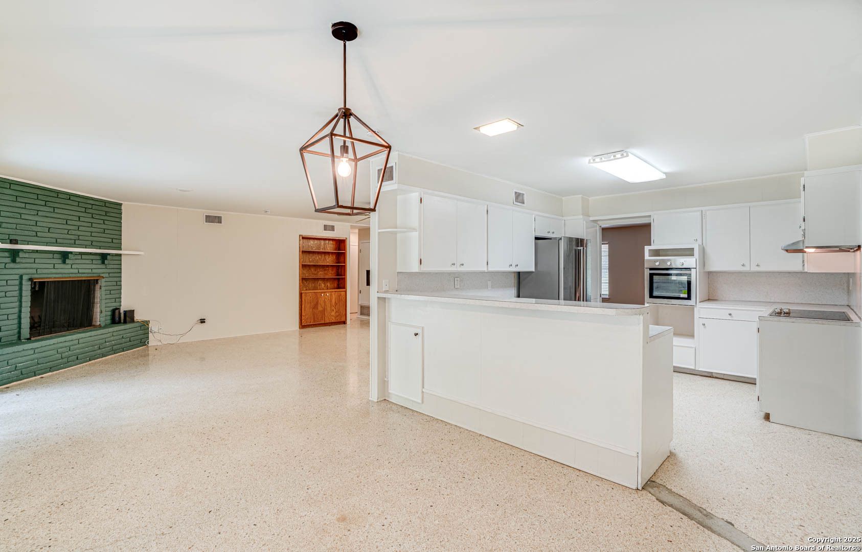 211 E Woodlake San Antonio TX 78229
