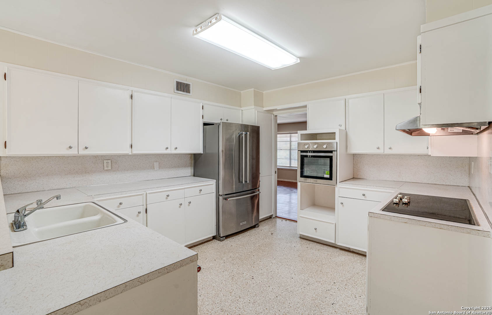 211 E Woodlake San Antonio TX 78229