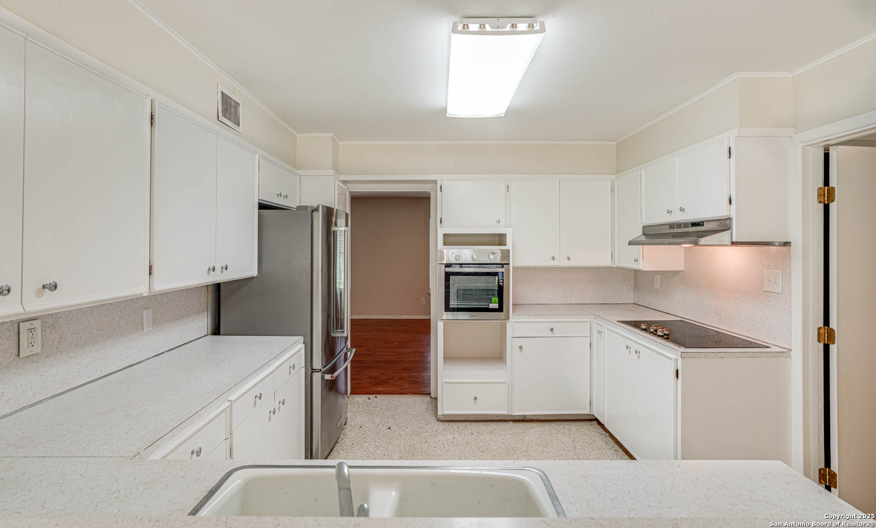 211 E Woodlake San Antonio TX 78229