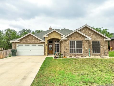 228 Country Club Lane Uvalde TX 78801