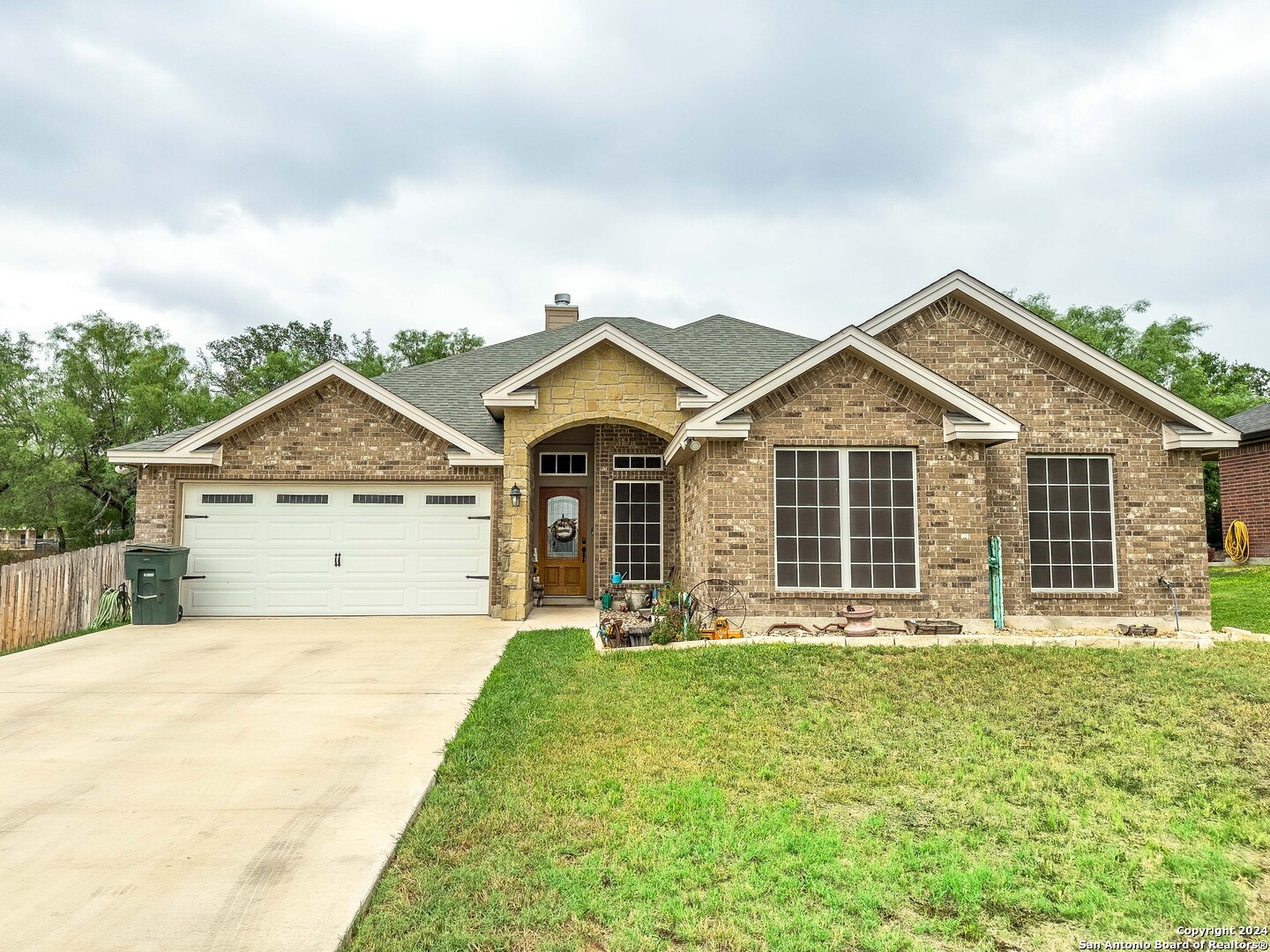 228 Country Club Lane Uvalde TX 78801