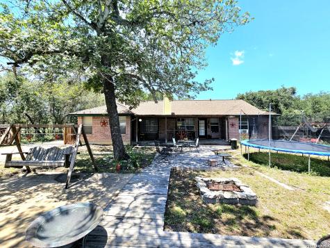 214 Cherry Ridge Floresville TX 78114