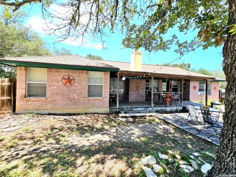 214 Cherry Ridge Floresville TX 78114