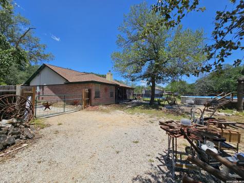 214 Cherry Ridge Floresville TX 78114