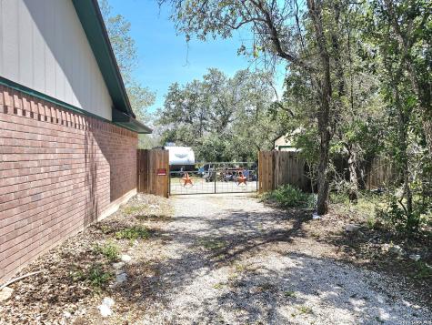 214 Cherry Ridge Floresville TX 78114