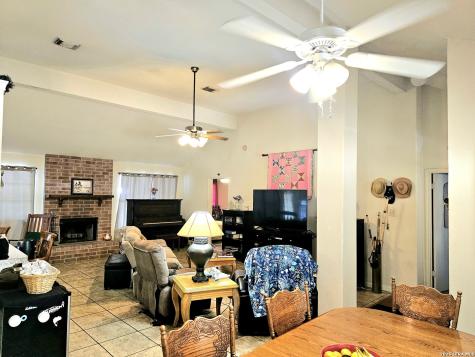 214 Cherry Ridge Floresville TX 78114