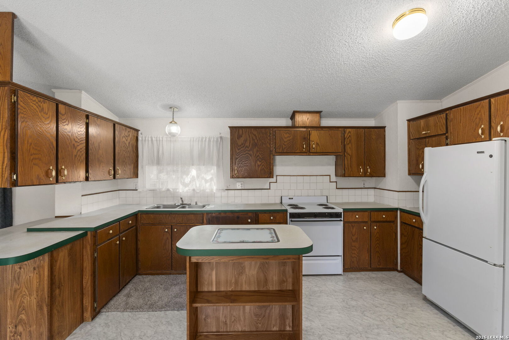 182 Austin Lane Lakehills TX 78063