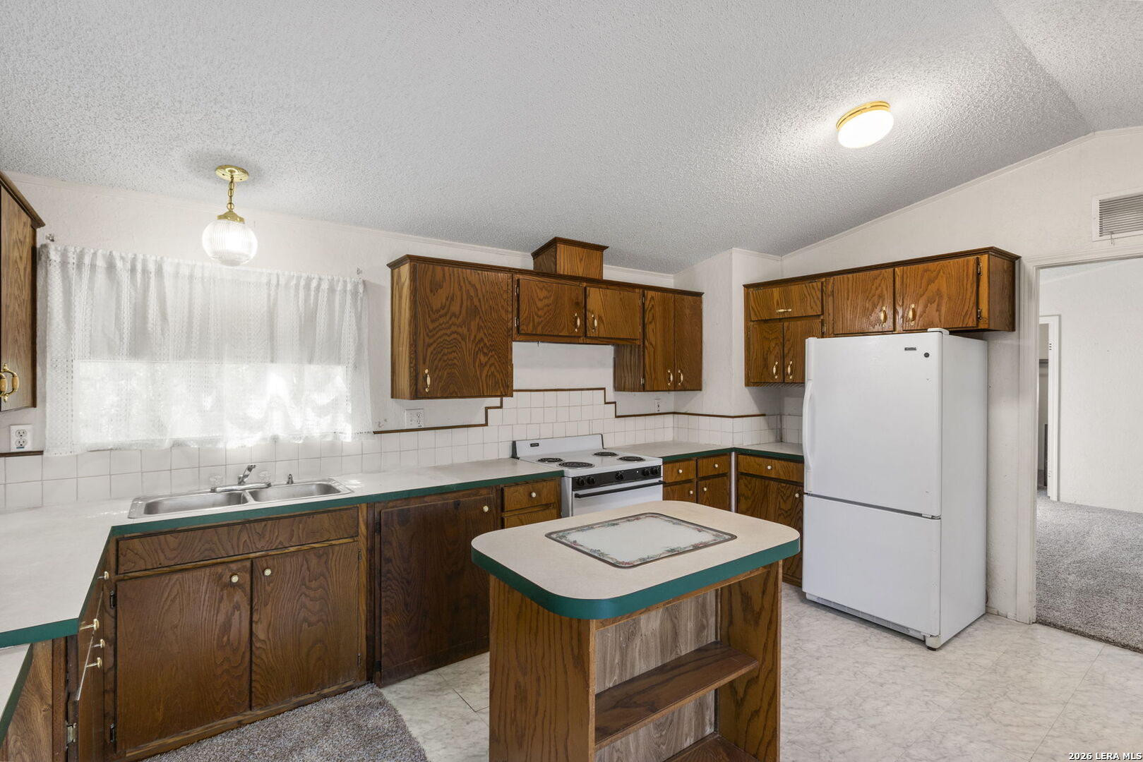 182 Austin Lane Lakehills TX 78063