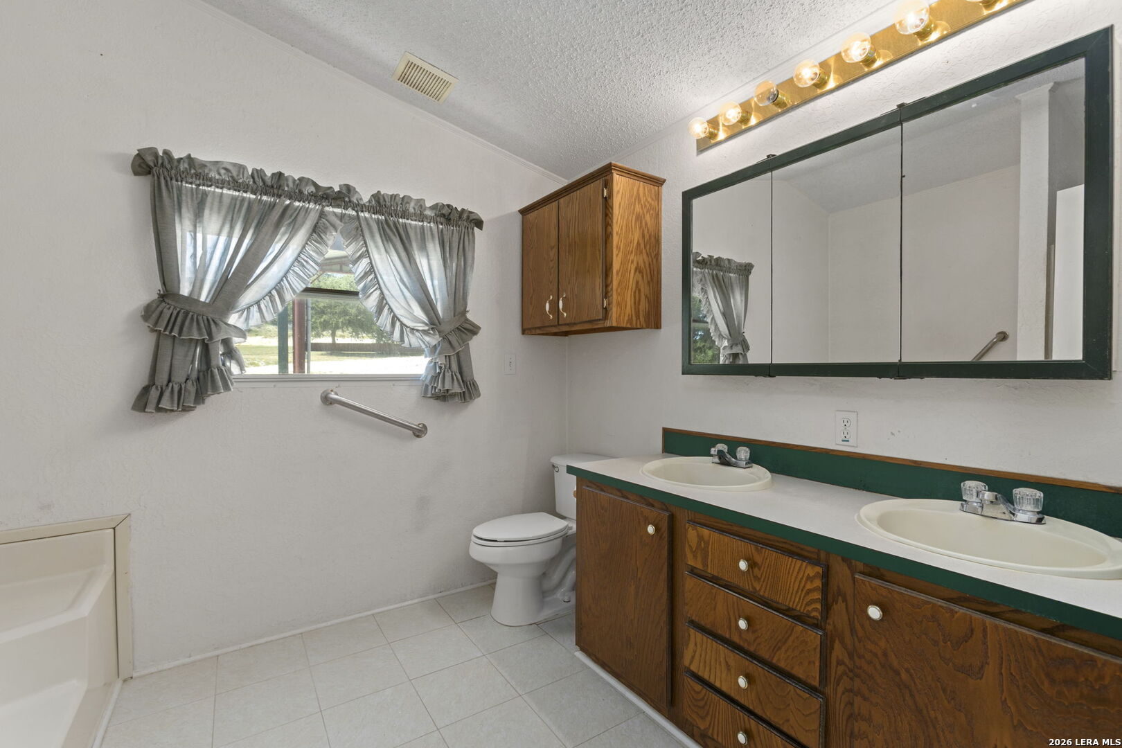 182 Austin Lane Lakehills TX 78063