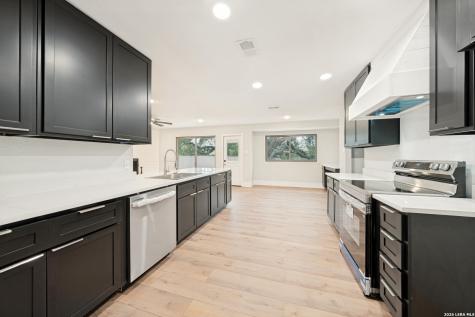 612 Skyforest Drive Hollywood Park TX 78232