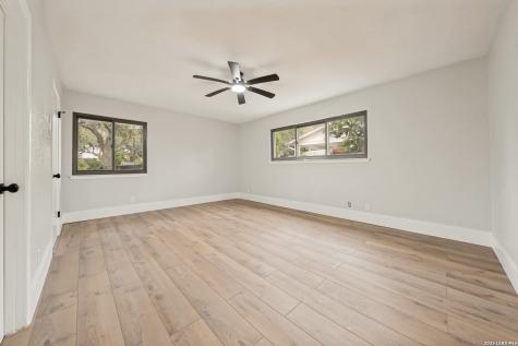 612 Skyforest Drive Hollywood Park TX 78232