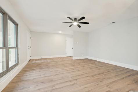 612 Skyforest Drive Hollywood Park TX 78232