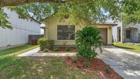 7033 Blossom Creek Converse TX 78109