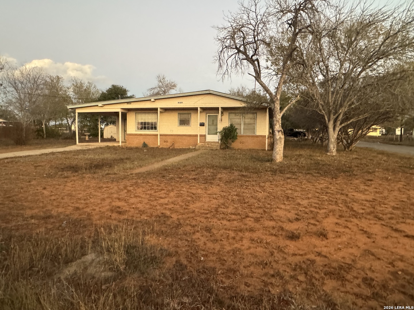 504 N Cedar Pearsall TX 78061