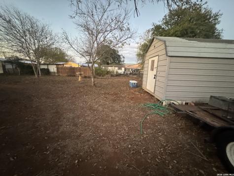 504 N Cedar Pearsall TX 78061