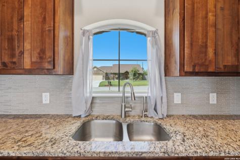 129 N 1st Street Floresville TX 78114