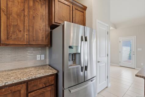 129 N 1st Street Floresville TX 78114