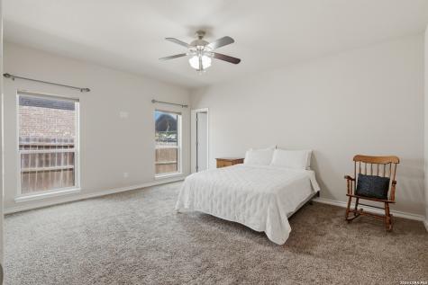 129 N 1st Street Floresville TX 78114