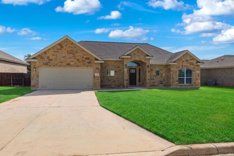 129 N 1st Street Floresville TX 78114