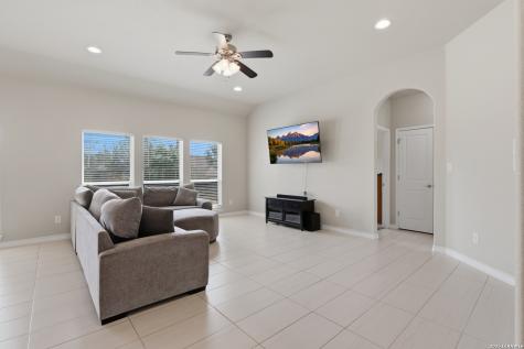 129 N 1st Street Floresville TX 78114