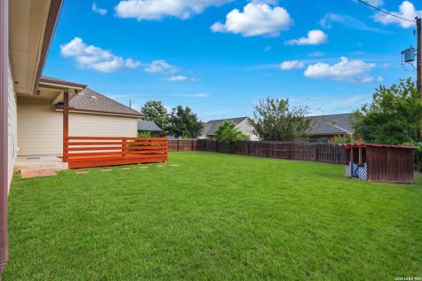 129 N 1st Street Floresville TX 78114
