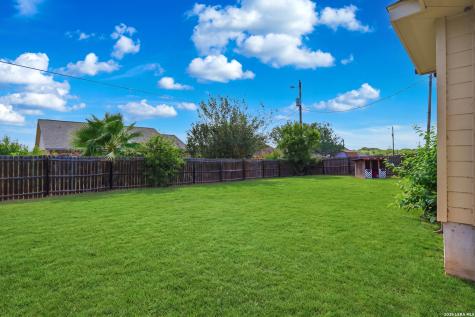 129 N 1st Street Floresville TX 78114