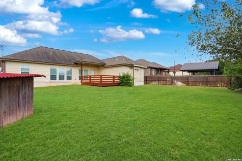 129 N 1st Street Floresville TX 78114