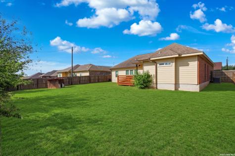 129 N 1st Street Floresville TX 78114