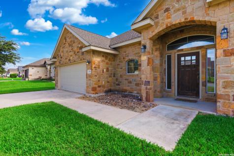 129 N 1st Street Floresville TX 78114