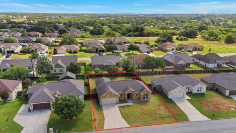 129 N 1st Street Floresville TX 78114