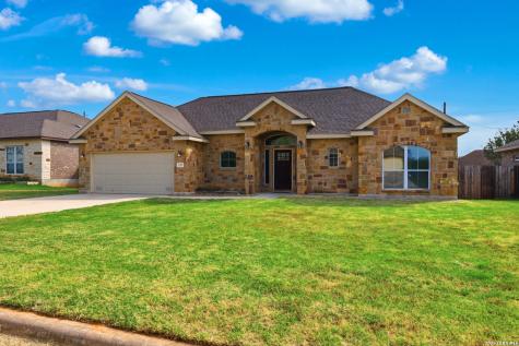 129 N 1st Street Floresville TX 78114