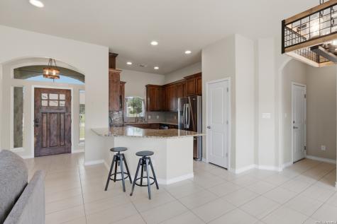 129 N 1st Street Floresville TX 78114