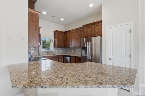 129 N 1st Street Floresville TX 78114